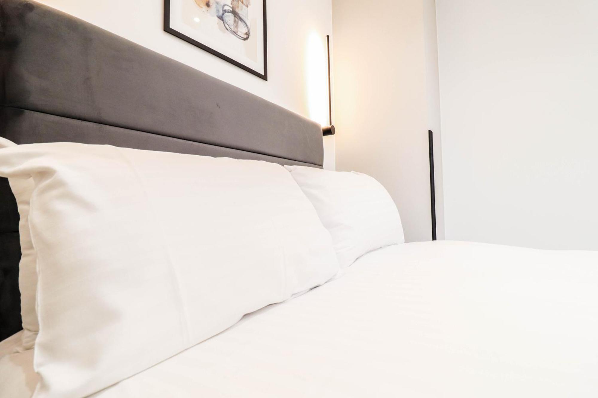 Modern 1-Bed Apartment In Buckinghamshire With Free Wifi, Parking & Garden High Wycombe Ngoại thất bức ảnh