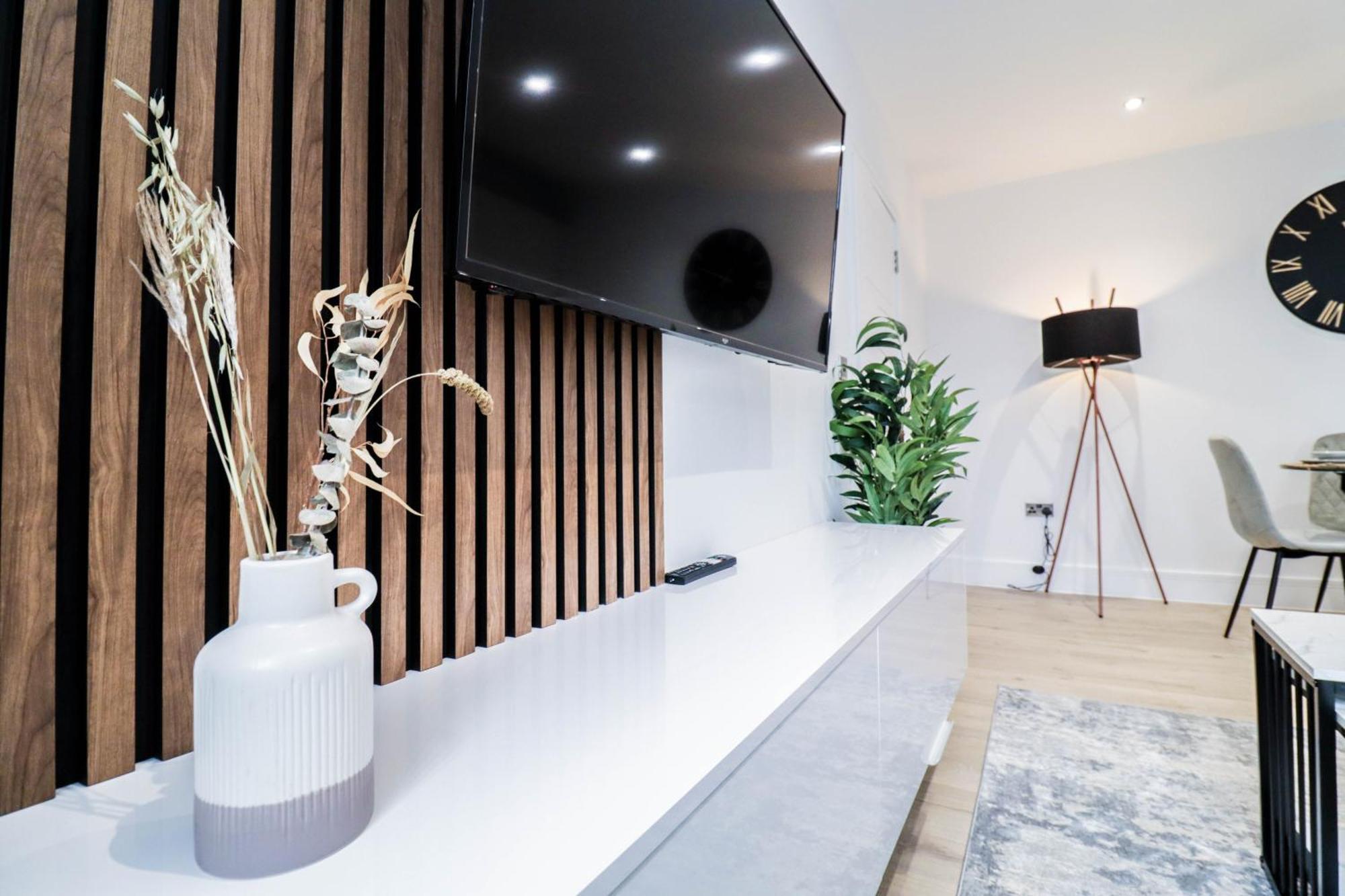 Modern 1-Bed Apartment In Buckinghamshire With Free Wifi, Parking & Garden High Wycombe Ngoại thất bức ảnh