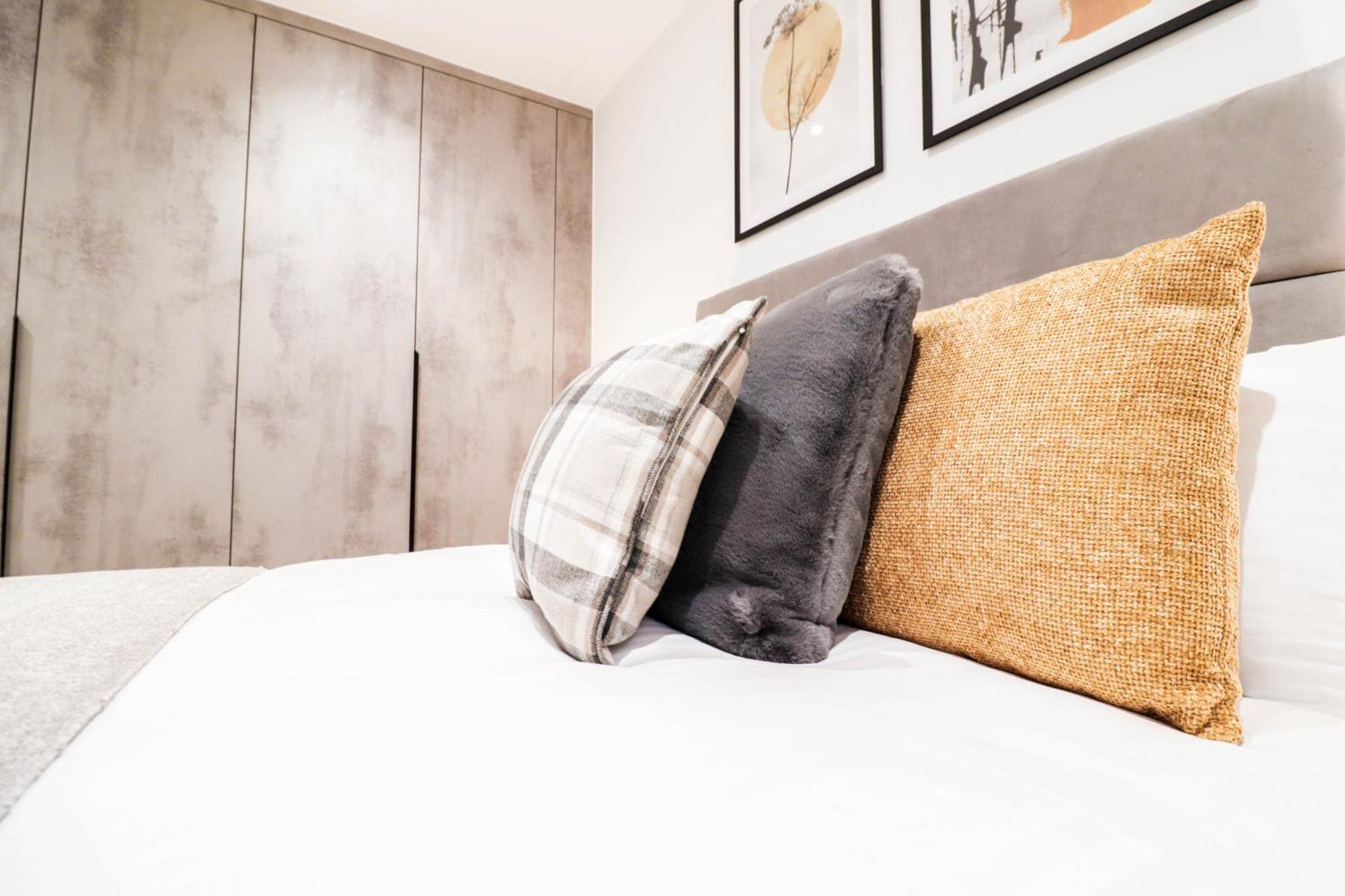 Modern 1-Bed Apartment In Buckinghamshire With Free Wifi, Parking & Garden High Wycombe Ngoại thất bức ảnh