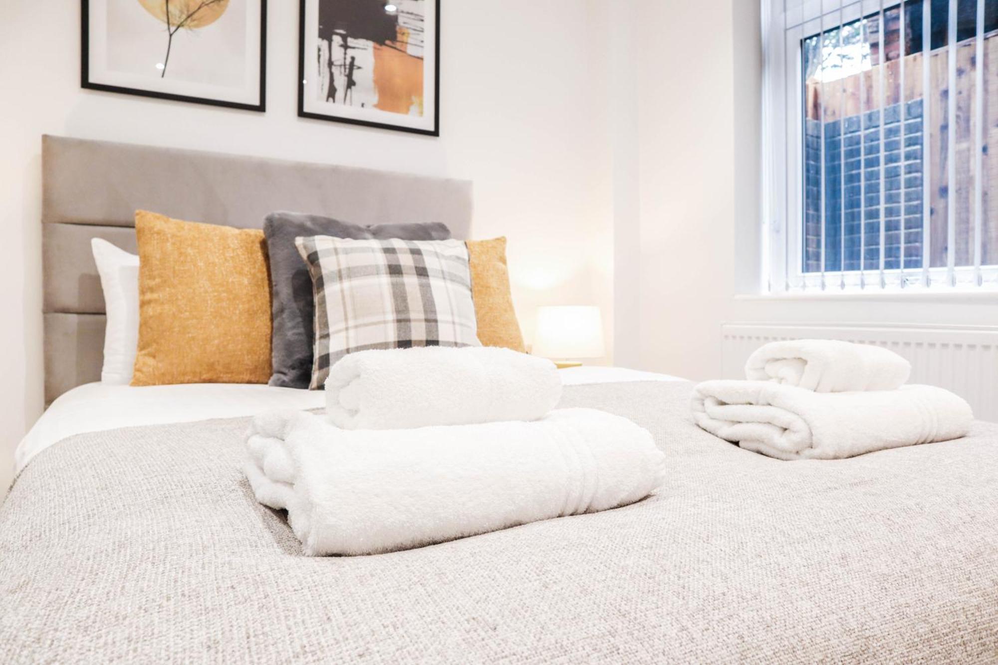 Modern 1-Bed Apartment In Buckinghamshire With Free Wifi, Parking & Garden High Wycombe Ngoại thất bức ảnh