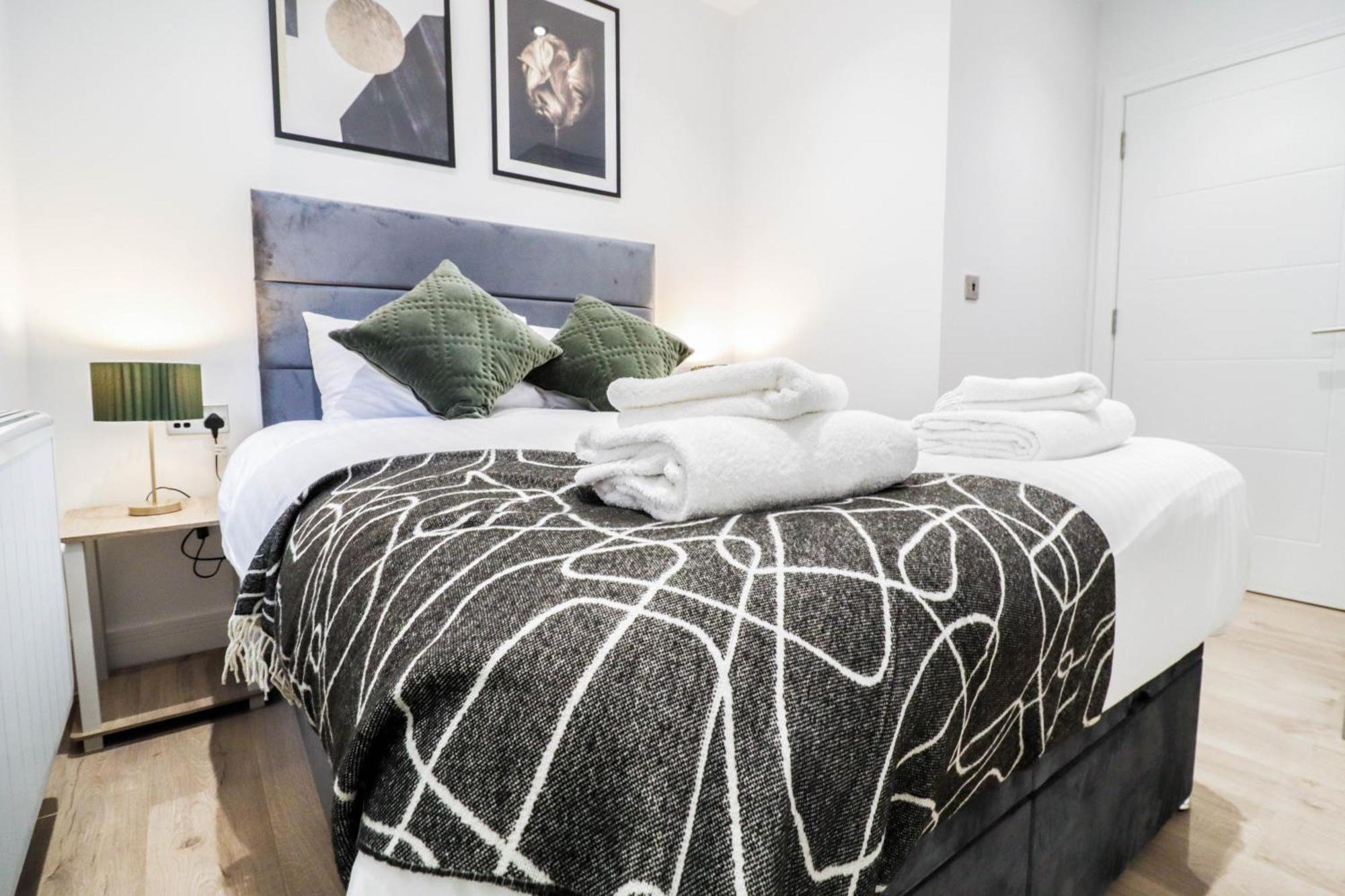 Modern 1-Bed Apartment In Buckinghamshire With Free Wifi, Parking & Garden High Wycombe Ngoại thất bức ảnh