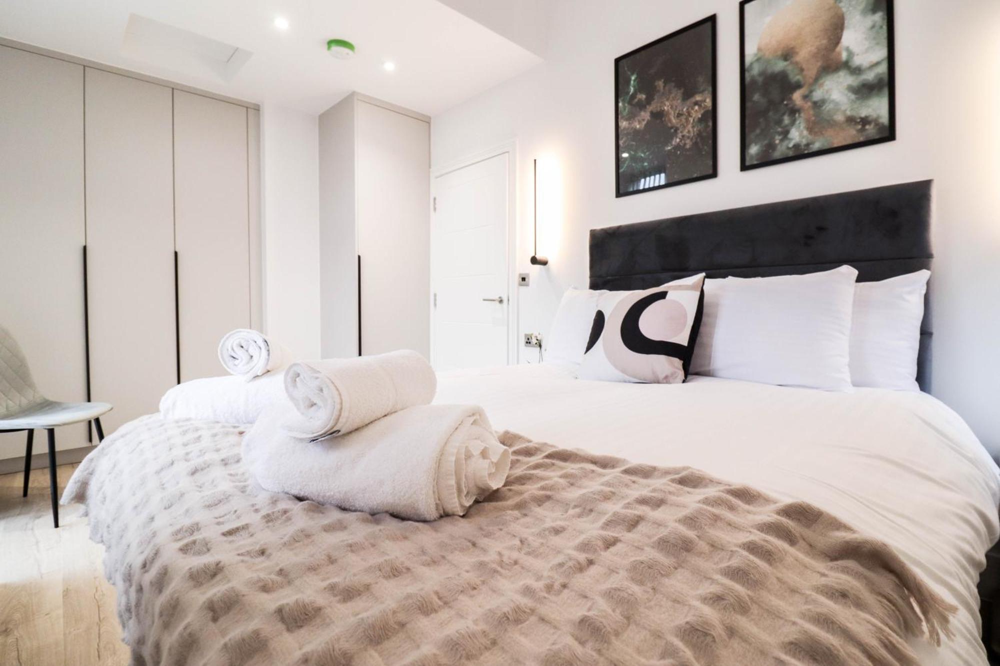 Modern 1-Bed Apartment In Buckinghamshire With Free Wifi, Parking & Garden High Wycombe Ngoại thất bức ảnh