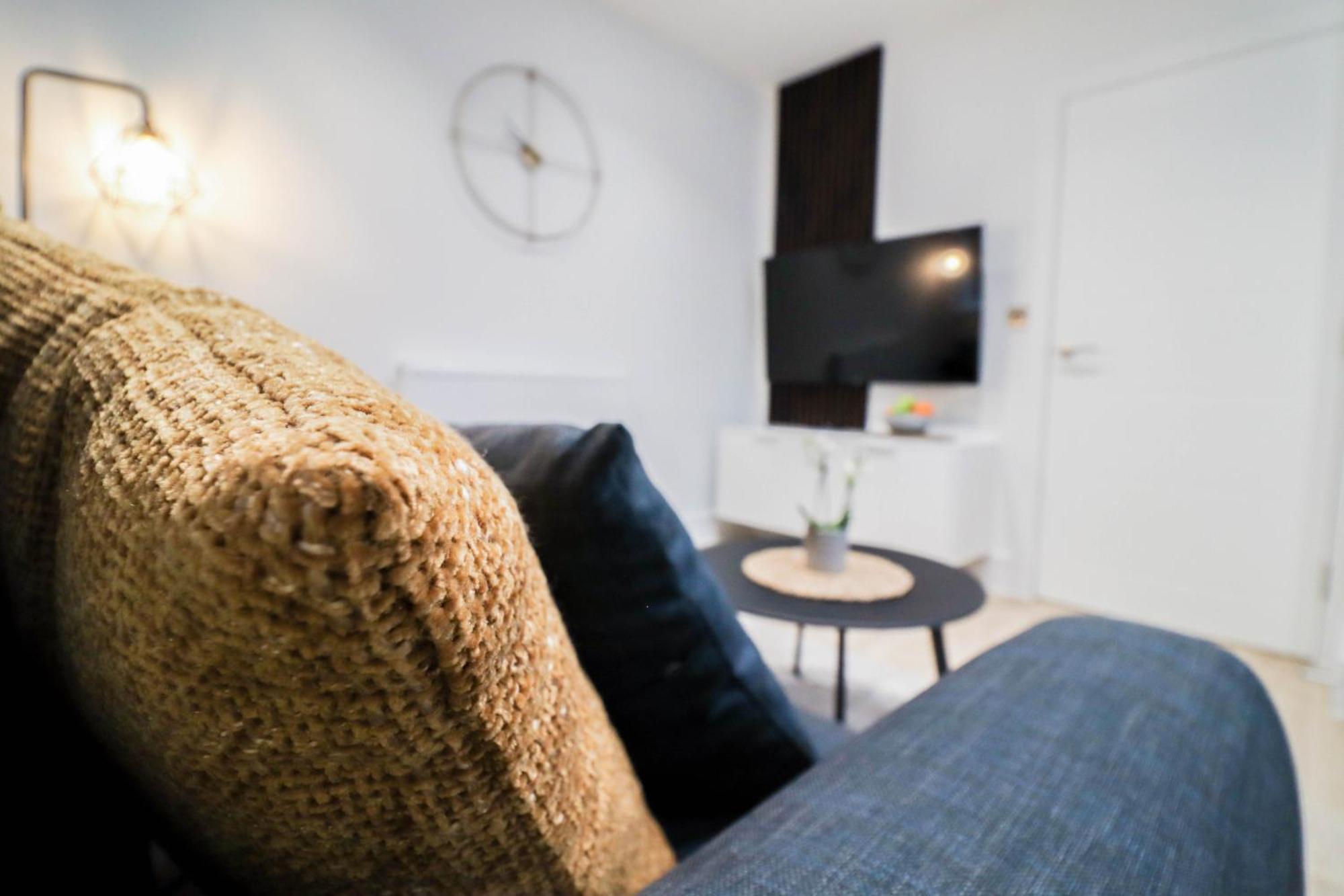 Modern 1-Bed Apartment In Buckinghamshire With Free Wifi, Parking & Garden High Wycombe Ngoại thất bức ảnh