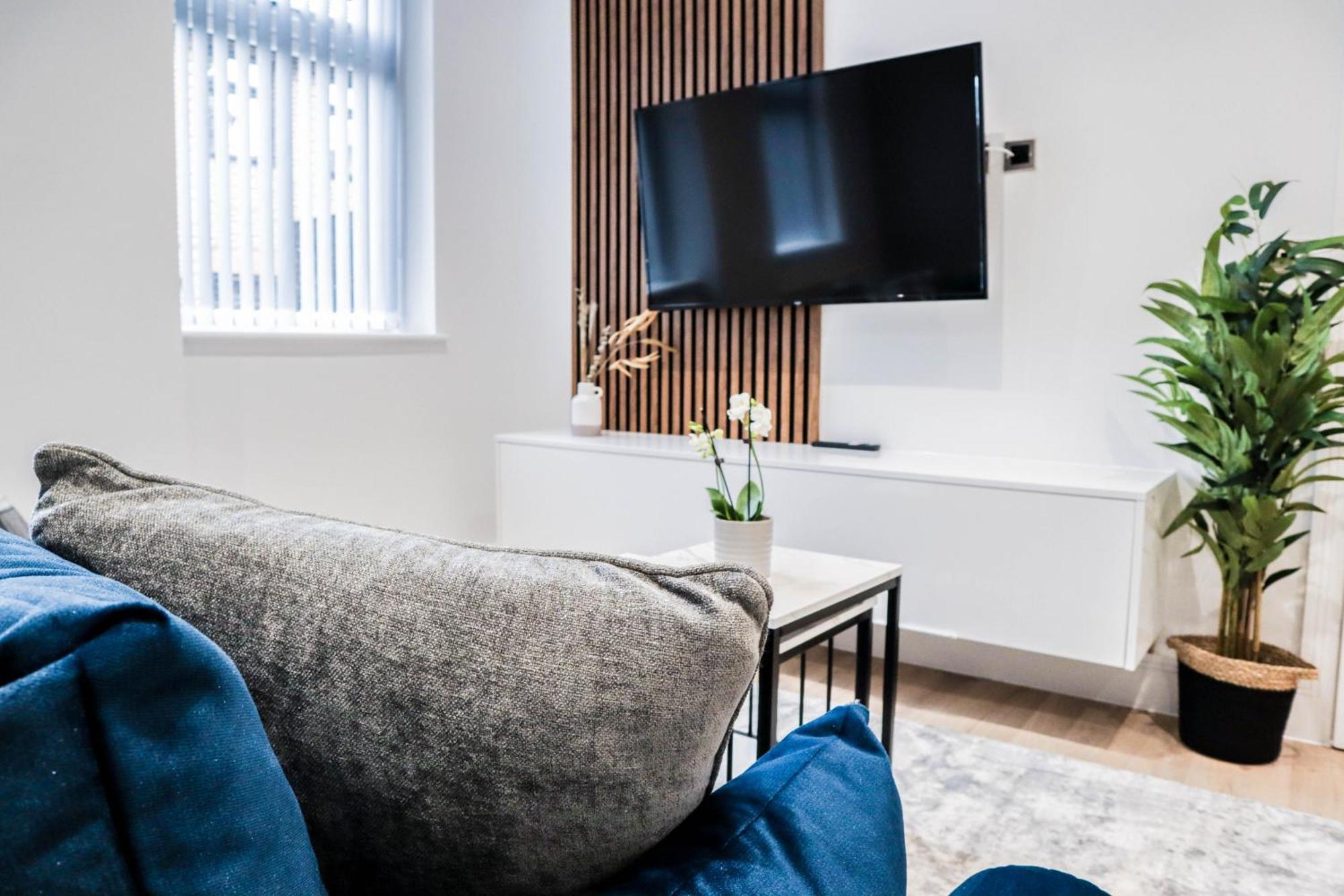 Modern 1-Bed Apartment In Buckinghamshire With Free Wifi, Parking & Garden High Wycombe Ngoại thất bức ảnh