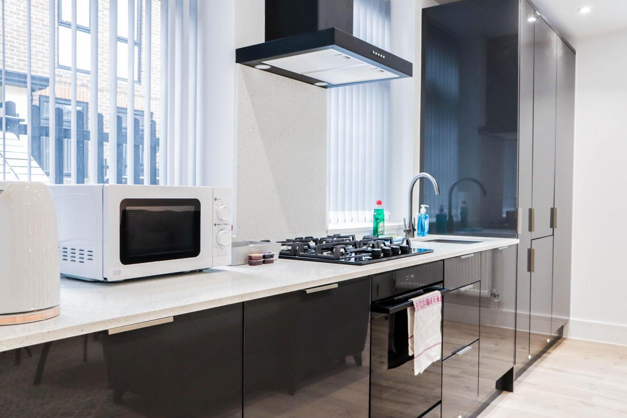 Modern 1-Bed Apartment In Buckinghamshire With Free Wifi, Parking & Garden High Wycombe Ngoại thất bức ảnh