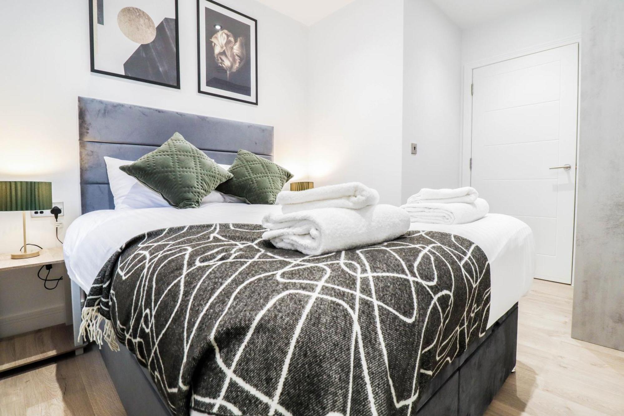 Modern 1-Bed Apartment In Buckinghamshire With Free Wifi, Parking & Garden High Wycombe Ngoại thất bức ảnh