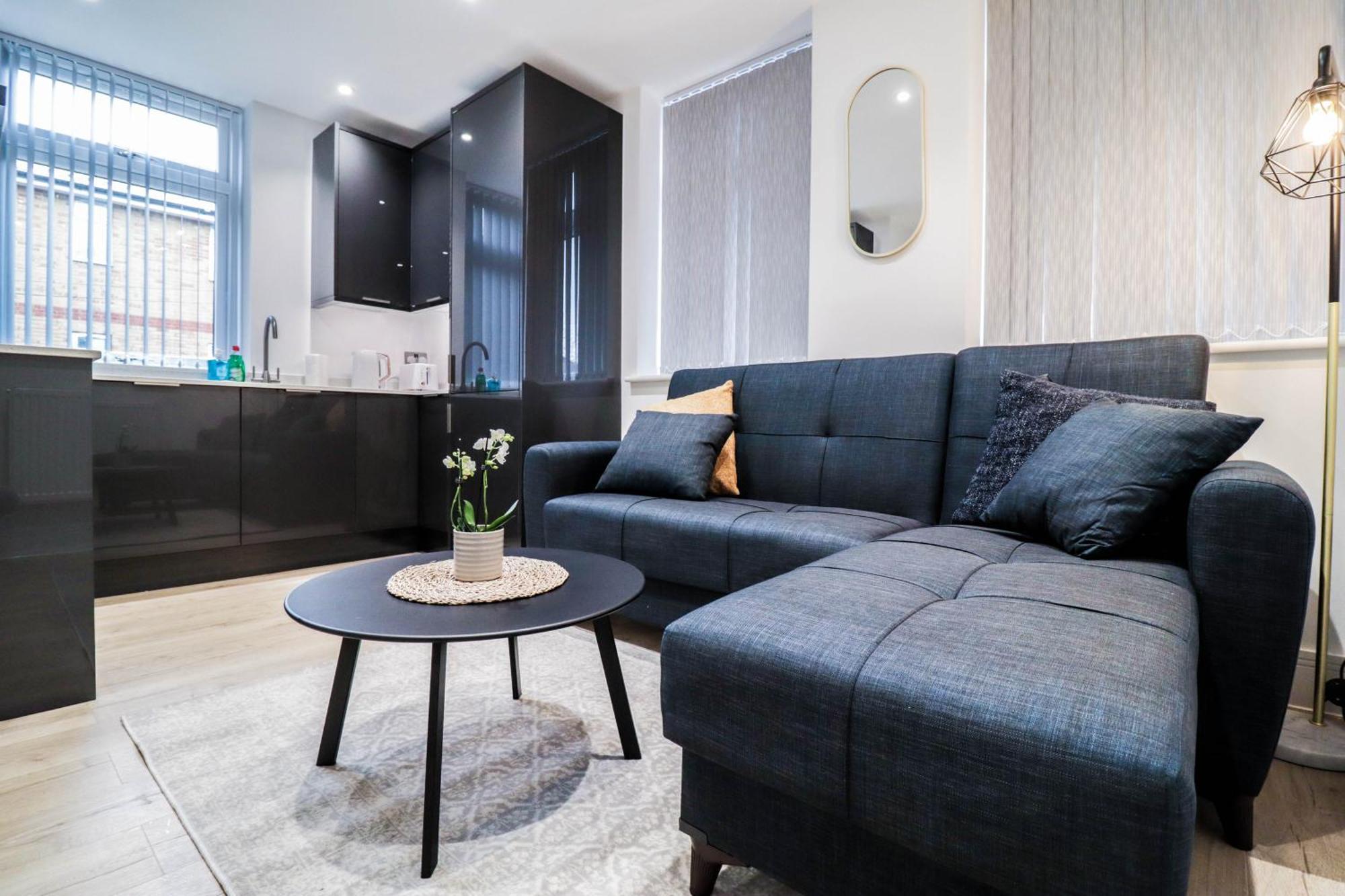Modern 1-Bed Apartment In Buckinghamshire With Free Wifi, Parking & Garden High Wycombe Ngoại thất bức ảnh
