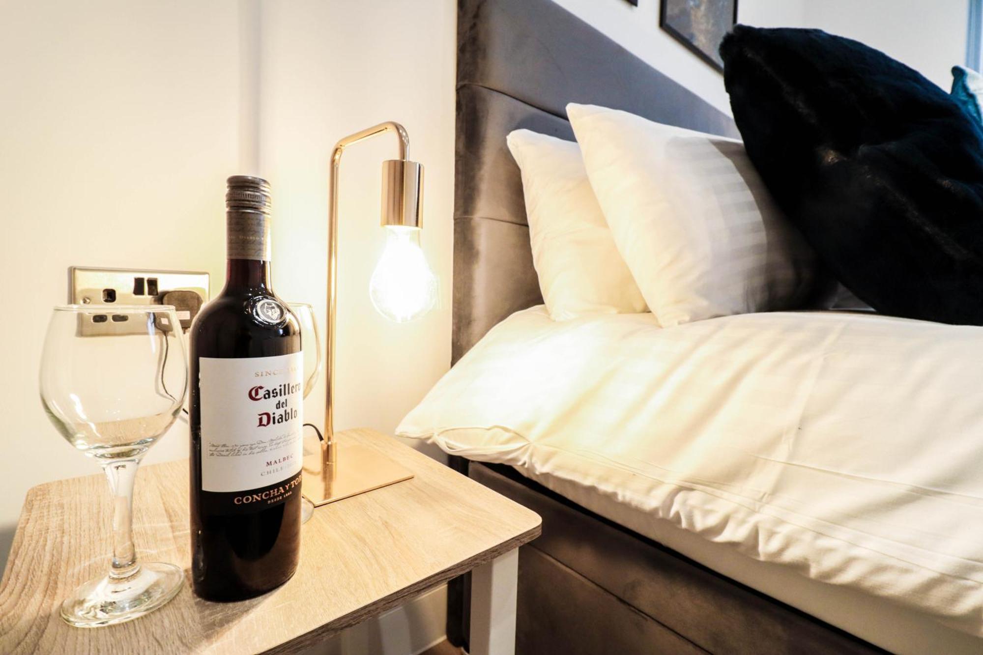 Modern 1-Bed Apartment In Buckinghamshire With Free Wifi, Parking & Garden High Wycombe Ngoại thất bức ảnh