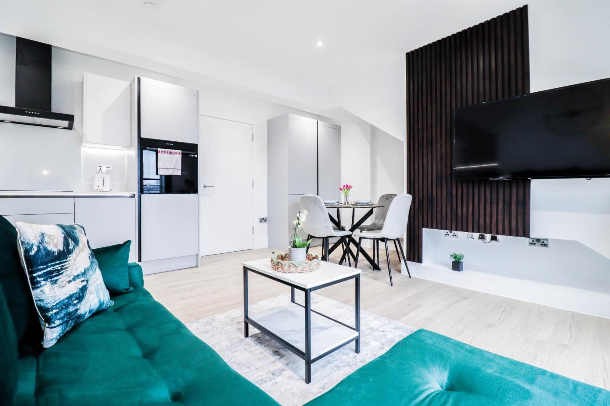 Modern 1-Bed Apartment In Buckinghamshire With Free Wifi, Parking & Garden High Wycombe Ngoại thất bức ảnh