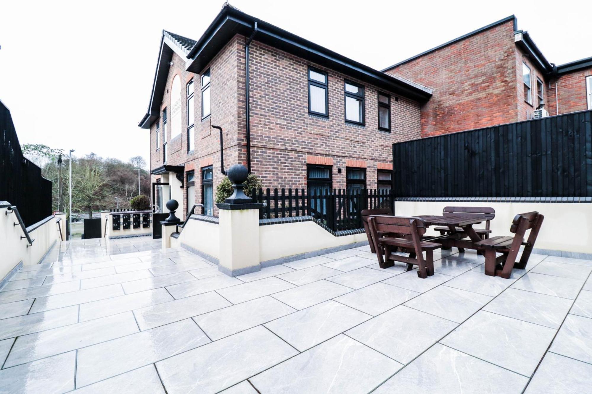 Modern 1-Bed Apartment In Buckinghamshire With Free Wifi, Parking & Garden High Wycombe Ngoại thất bức ảnh
