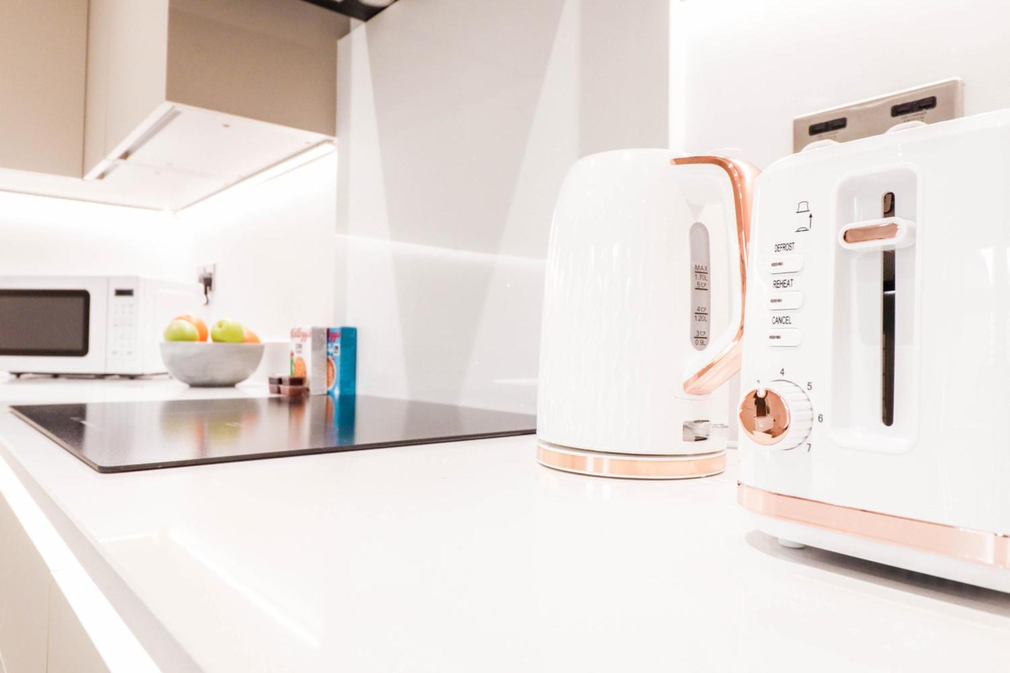 Modern 1-Bed Apartment In Buckinghamshire With Free Wifi, Parking & Garden High Wycombe Ngoại thất bức ảnh